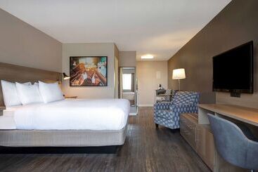 ホテル Days Inn By Wyndham Victoria Uptown