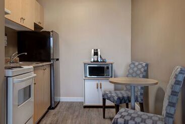 ホテル Days Inn By Wyndham Victoria Uptown