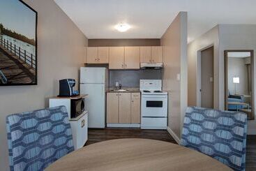 ホテル Days Inn By Wyndham Victoria Uptown