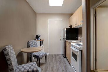 ホテル Days Inn By Wyndham Victoria Uptown