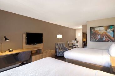 ホテル Days Inn By Wyndham Victoria Uptown