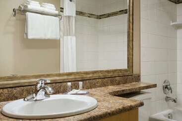 ホテル Days Inn By Wyndham Victoria Uptown