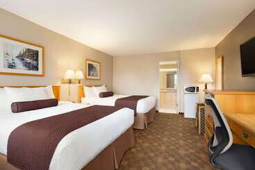 ホテル Days Inn By Wyndham Victoria Uptown