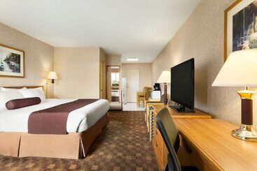 ホテル Days Inn By Wyndham Victoria Uptown