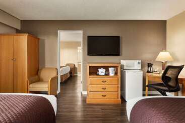 ホテル Days Inn By Wyndham Victoria Uptown