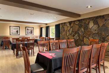 ホテル Days Inn By Wyndham Victoria Uptown