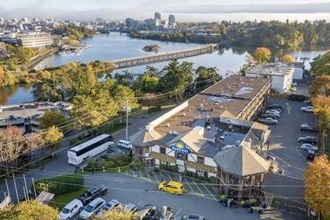 ホテル Days Inn By Wyndham Victoria Uptown