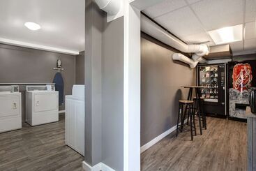 ホテル Days Inn By Wyndham Victoria Uptown