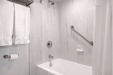 ホテル Days Inn By Wyndham Victoria Uptown