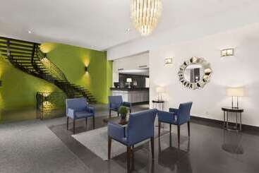 هتل Days Inn & Conference Centre By Wyndham Montreal Airport