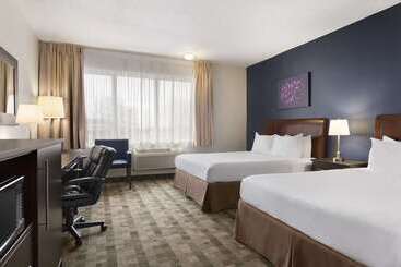 هتل Days Inn & Conference Centre By Wyndham Montreal Airport