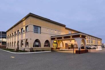 هتل Days Inn & Conference Centre By Wyndham Montreal Airport