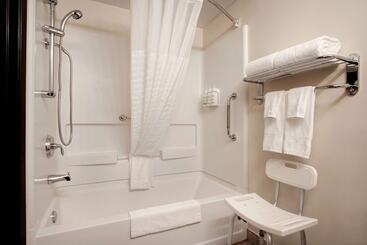 هتل Days Inn & Conference Centre By Wyndham Prince Albert