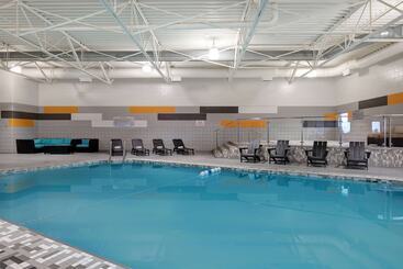 هتل Days Inn & Conference Centre By Wyndham Prince Albert