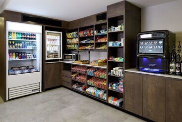 هتل DoubleTree by Hilton Montreal Airport