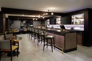 هتل DoubleTree by Hilton Montreal Airport