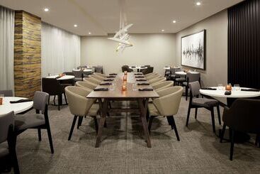 هتل DoubleTree by Hilton Montreal Airport
