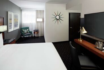 هتل DoubleTree by Hilton Montreal Airport
