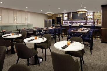 هتل DoubleTree by Hilton Montreal Airport