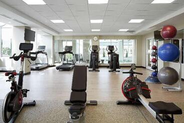 هتل DoubleTree by Hilton Montreal Airport