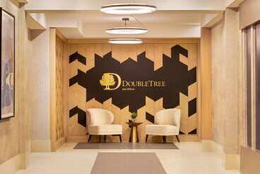 هتل Doubletree By Hilton Pointe Claire Montreal Airport West