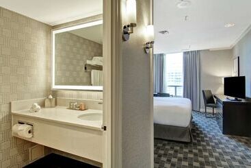 Doubletree By Hilton Hotel Toronto Downtown