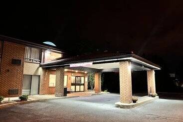 هتل Econo Lodge Airport Quebec