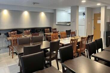 هتل Econo Lodge Airport Quebec