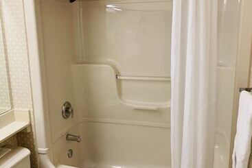 هتل Econo Lodge Airport Quebec