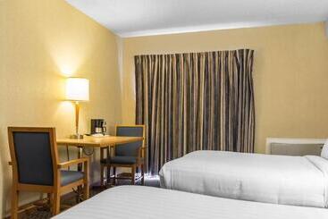 هتل Econo Lodge Airport Quebec