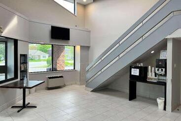 هتل Econo Lodge Airport Quebec