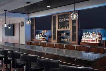هتل Four Points By Sheraton Point Edward Sarnia