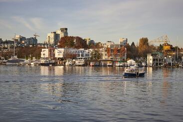 هتل Granville Island