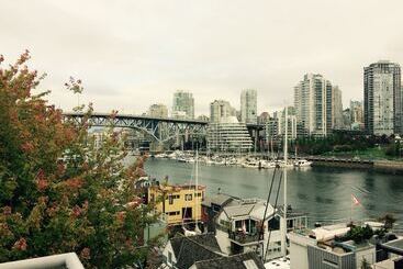 هتل Granville Island