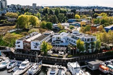 هتل Granville Island