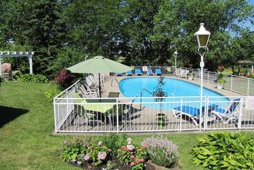 בית מלון כפרי Green Acres Inn