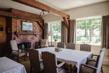 בית מלון כפרי Green Acres Inn
