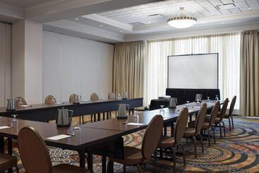 هتل Halifax Marriott Harbourfront