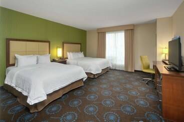 هتل Hampton Inn By Hilton Halifax Downtown