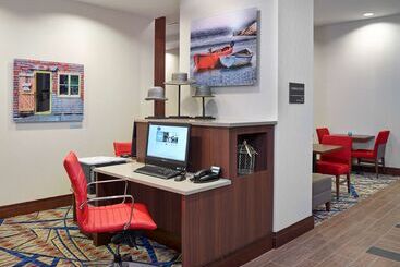 هتل Hampton Inn By Hilton Halifax Downtown