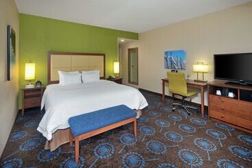 هتل Hampton Inn By Hilton Halifax Downtown