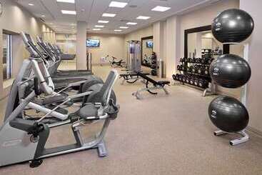 هتل Hampton Inn By Hilton Halifax Downtown