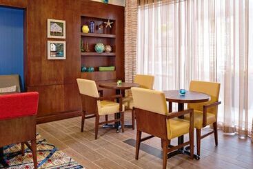 هتل Hampton Inn By Hilton Halifax Downtown