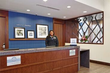 هتل Hampton Inn By Hilton Halifax Downtown