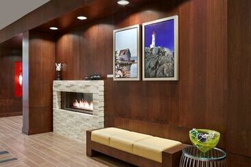 هتل Hampton Inn By Hilton Halifax Downtown
