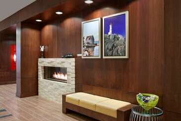 هتل Hampton Inn By Hilton Halifax Downtown