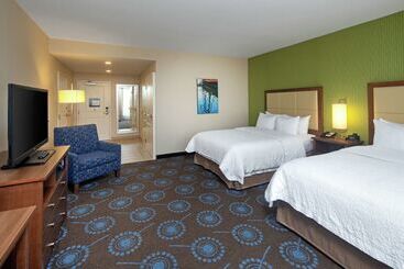 هتل Hampton Inn By Hilton Halifax Downtown