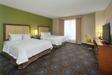هتل Hampton Inn By Hilton Halifax Downtown