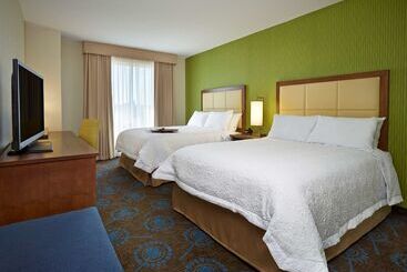 هتل Hampton Inn By Hilton Halifax Downtown
