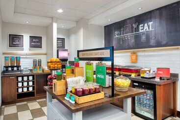 هتل Hampton Inn By Hilton Halifax Downtown